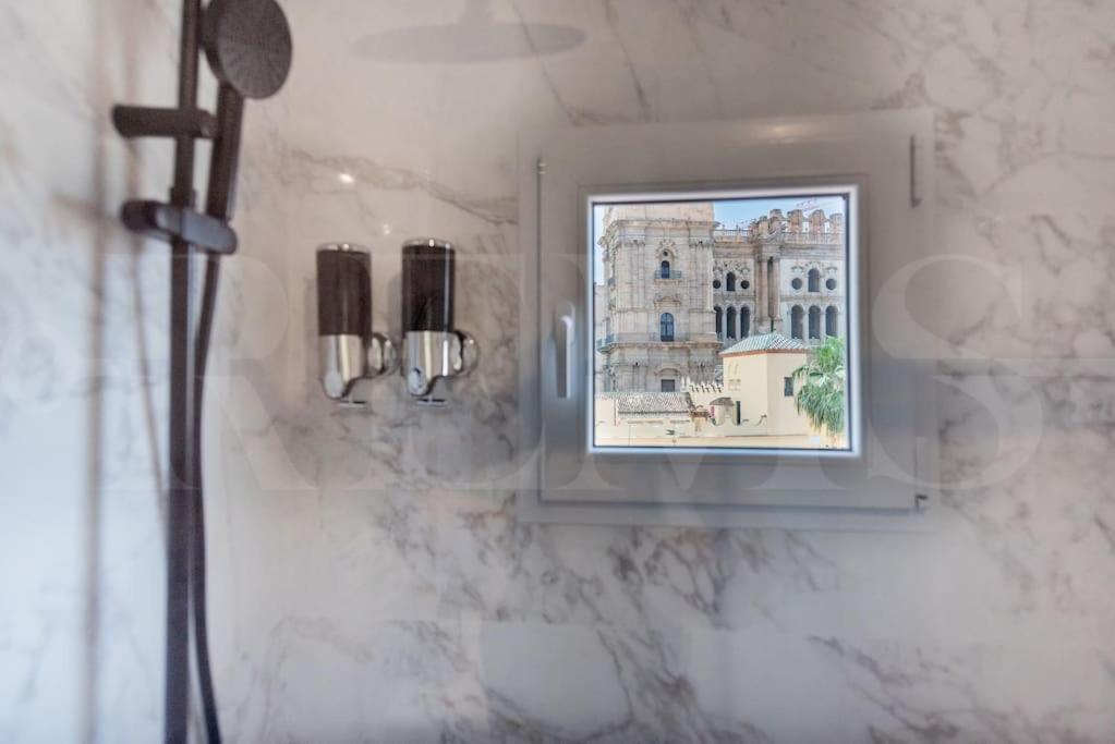 Apartment With Cathedral View & Terrace By Rems มาลากา ภายนอก รูปภาพ